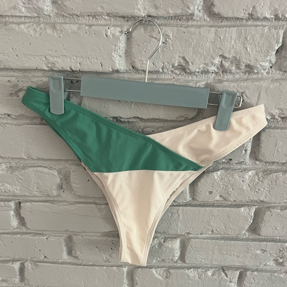 Nasty Gal color block tie triangle bikini set - Picture 3 of 7